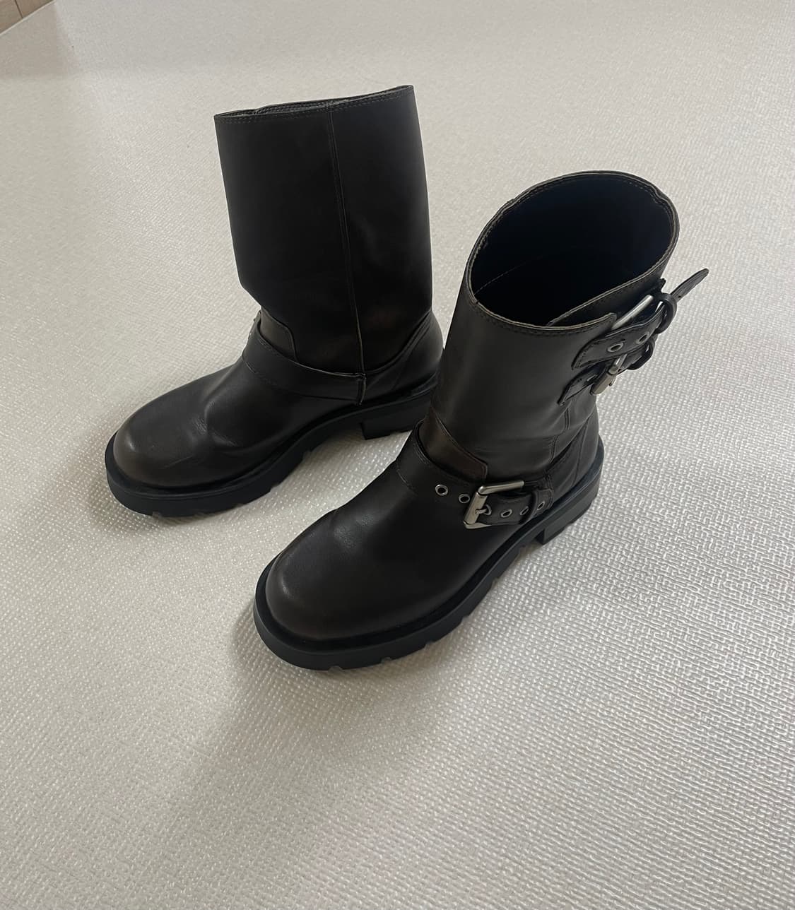 자라 버클 바이커 플랫 앵클부츠 브라운 상품이미지4