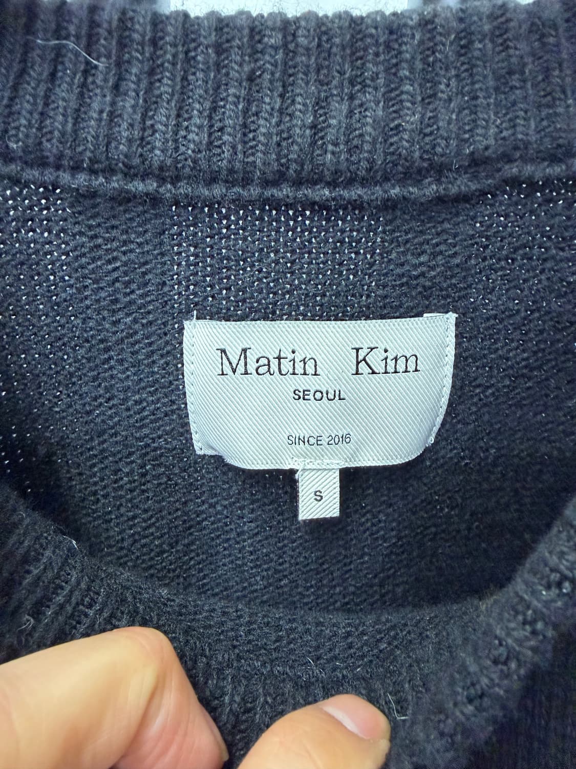 정품) 마뗑킴 25ss 블랙 오버핏 니트 스웨터 S 상품이미지5