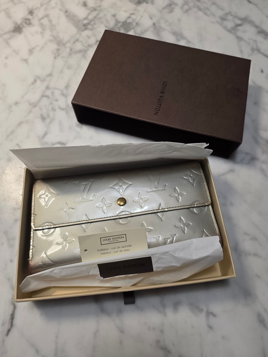루이비통 베르니 은색 에나멜 장지갑 상품이미지6