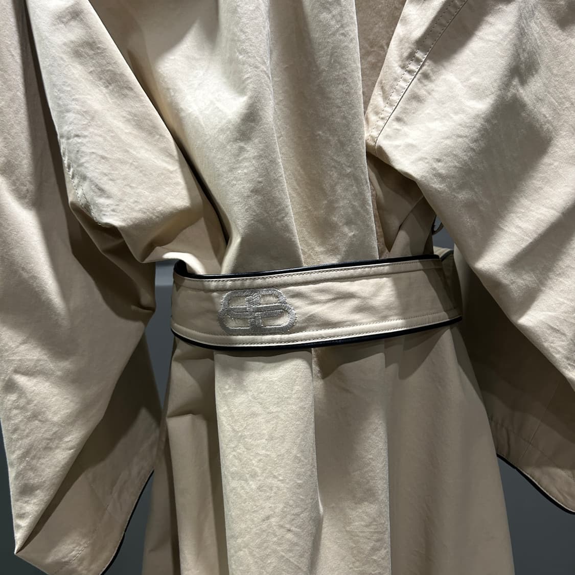 발렌시아가 BB로고 벨티드 트렌치코트 상품이미지8