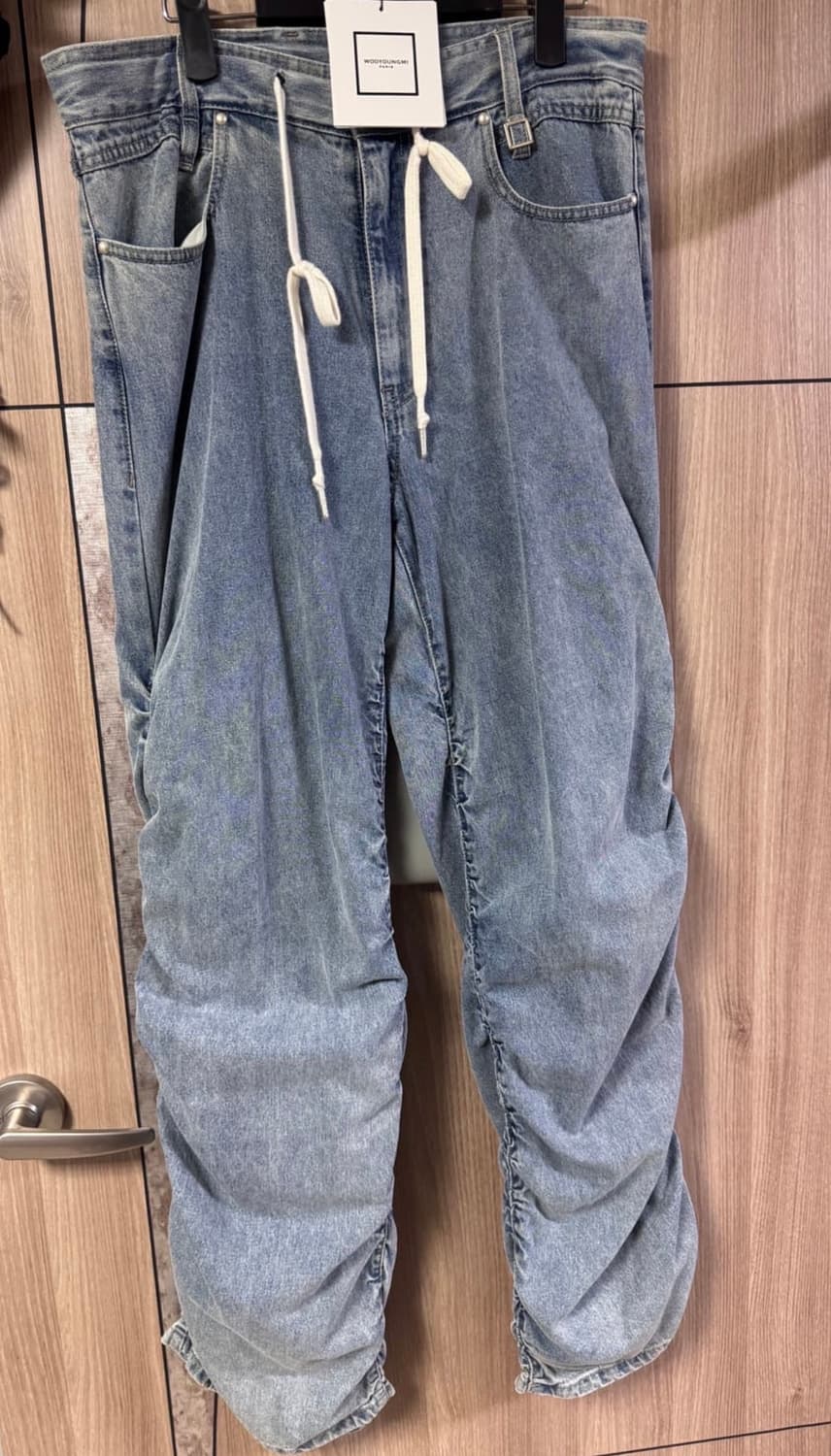 우영미/24fw 와이드 데님 연청 셔링팬츠/48 상품이미지3