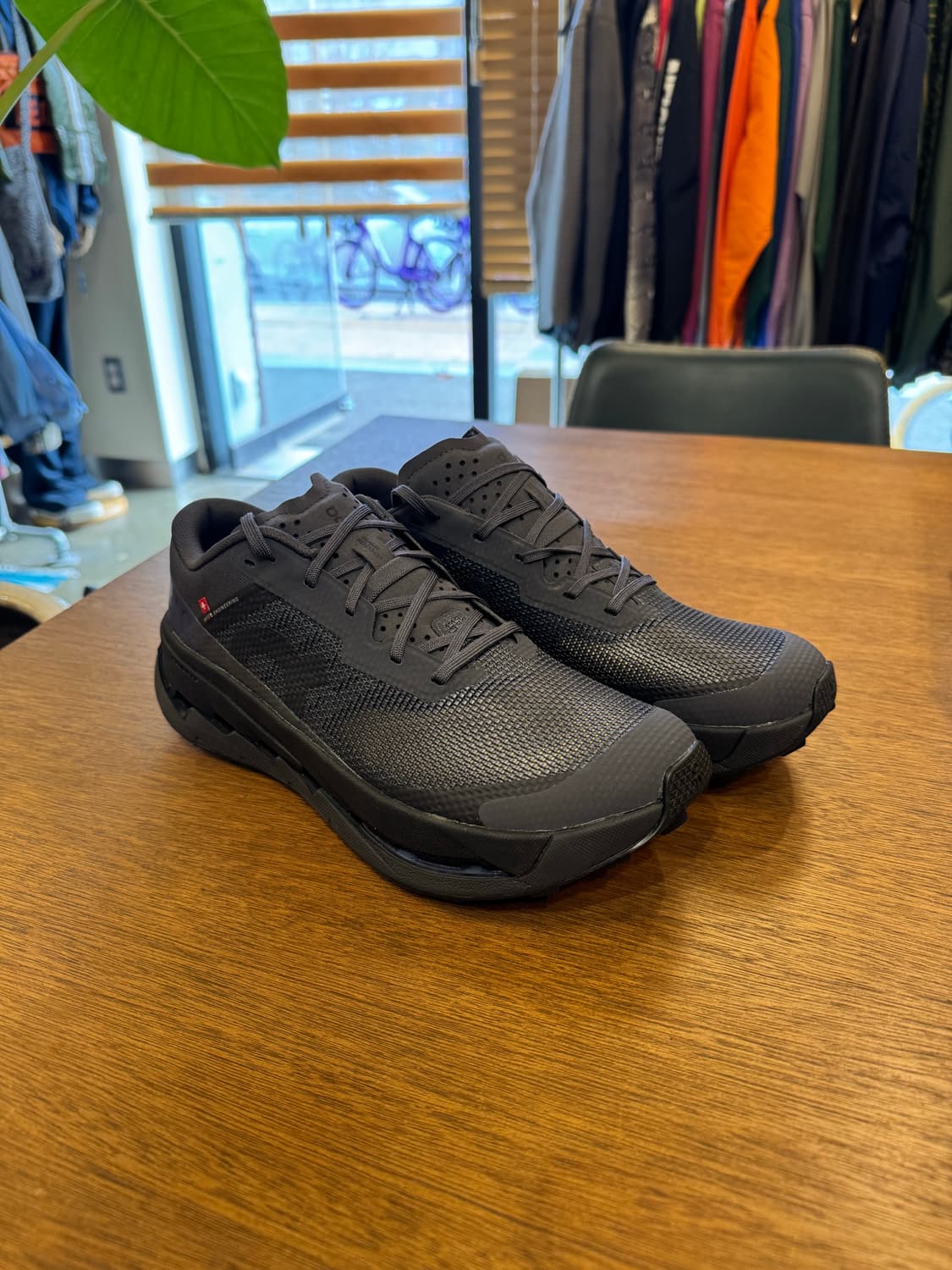 [260mm] 온러닝 x 빔즈 x 레이 클라우드 울트라3 아이언블랙 상품이미지4