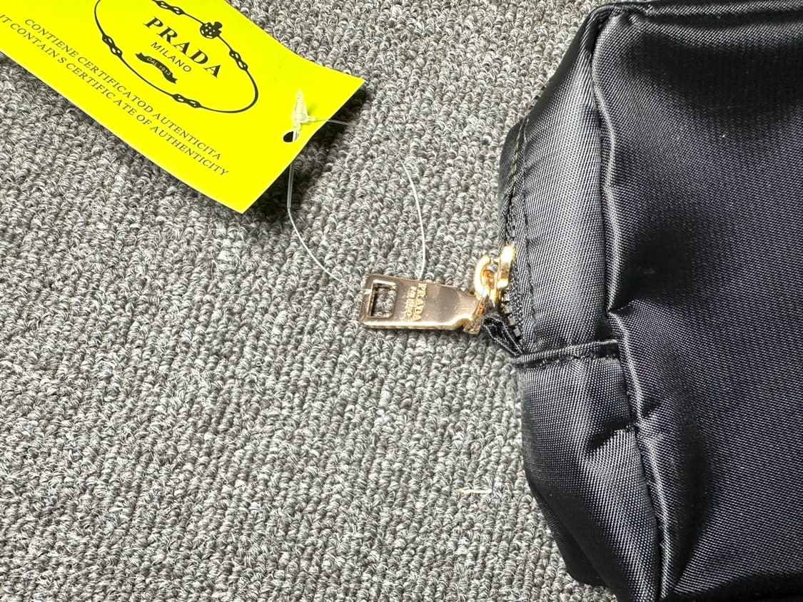 프라다뷰티 심플 사각 파우치 블랙  상품이미지5