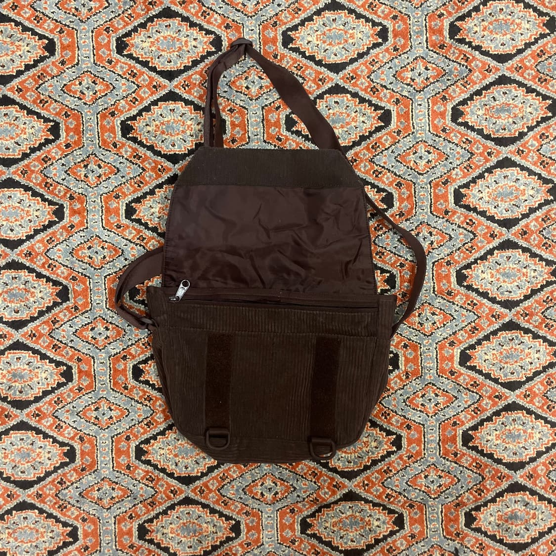 아디다스 오리지널 브라운 골덴 코듀로이 크로스백  상품이미지3