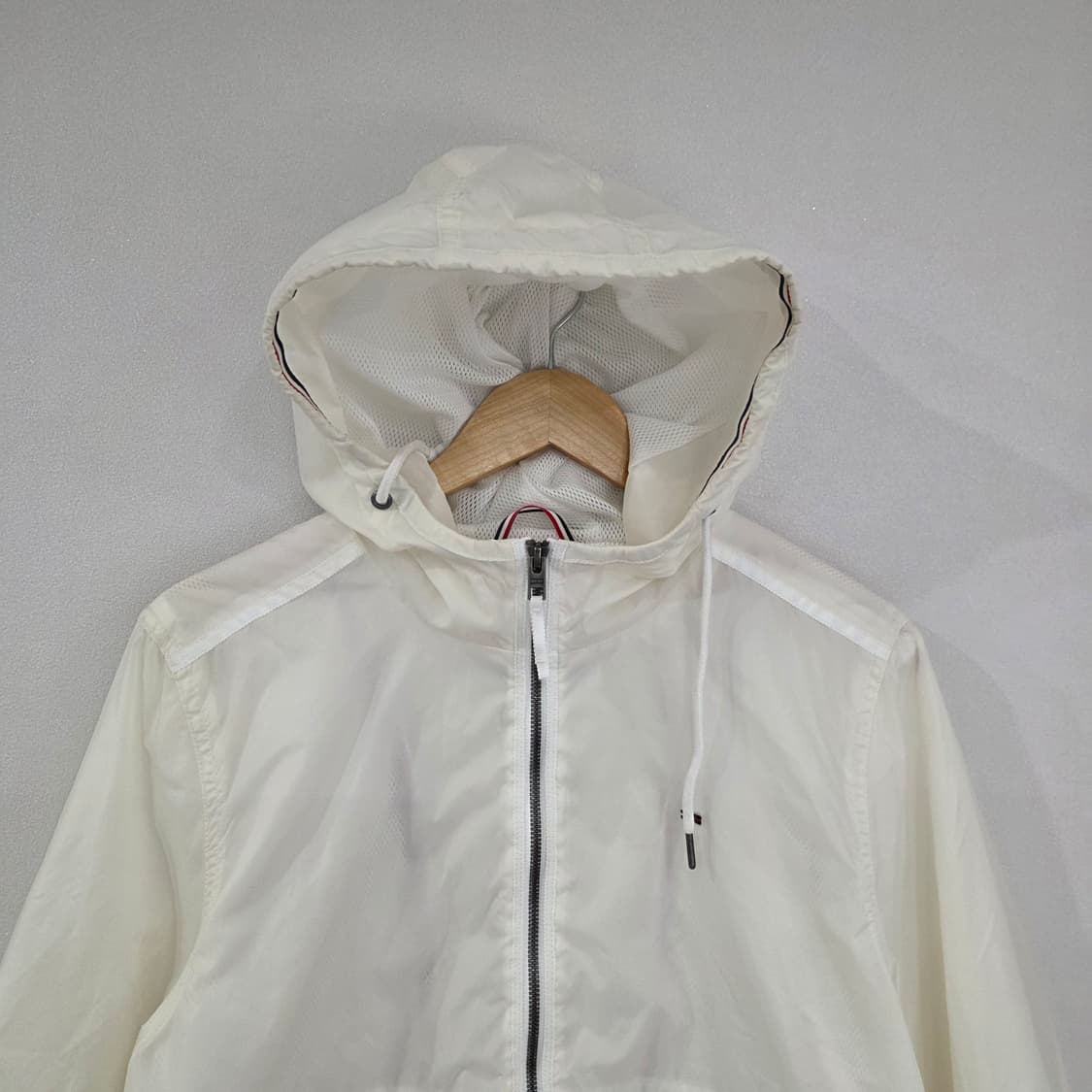 타미힐피거 화이트 바람막이 M(남녀공용) 상품이미지3