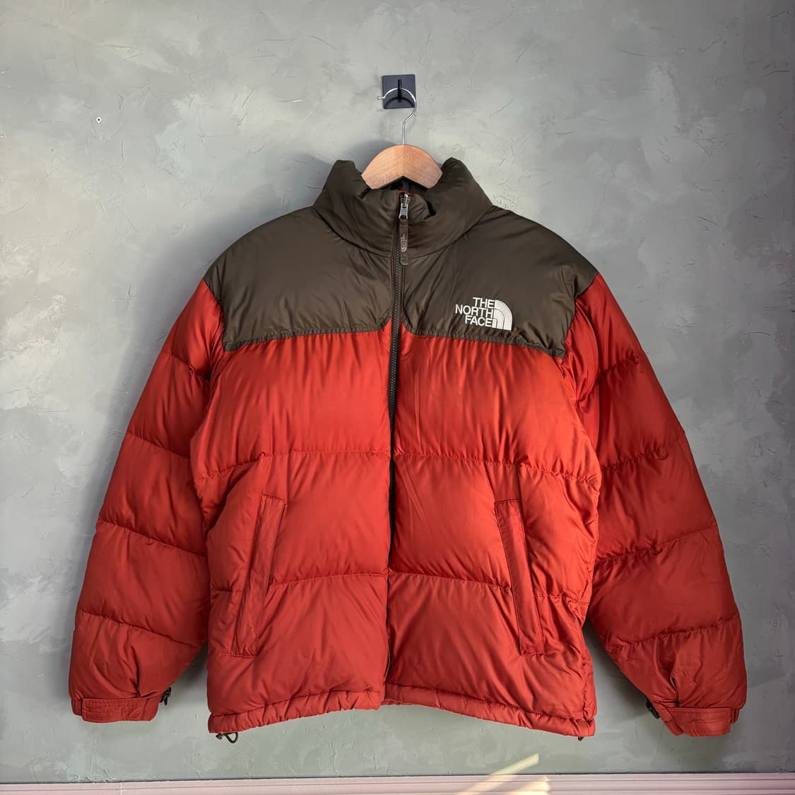 노스페이스 눕시 700 구스다운 패딩 오렌지 카키 상품이미지1