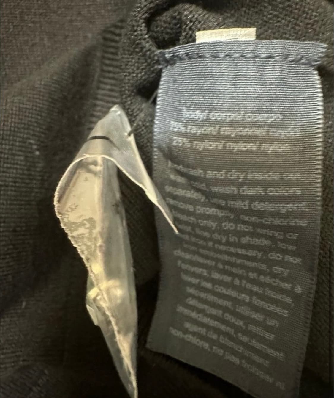 타미힐피거블랙 라운드넥 큐빅 포인트 니트 상품이미지5