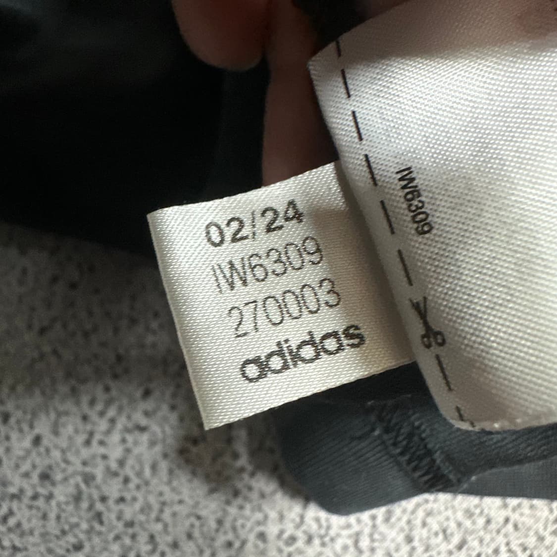 ✨ (바배) 아디다스 빅로고 블랙 반팔티  상품이미지5