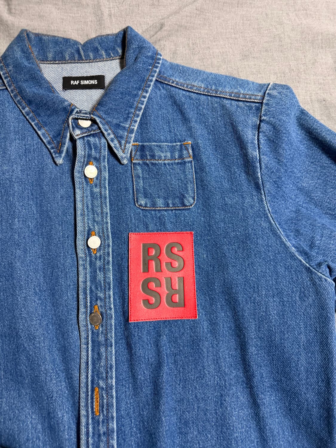 [L] RAF SIMONS 라프시몬스 패치 데님 셔츠 상품이미지2