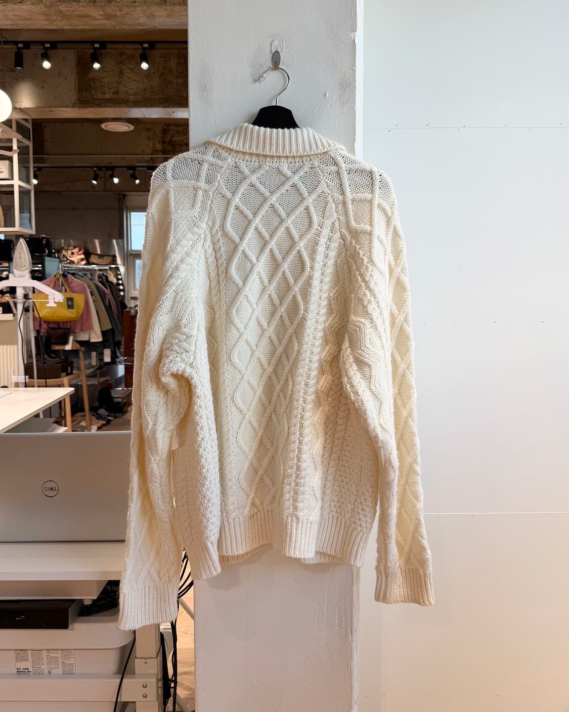 빔즈 하트 아이보리 케이블 니트 가디건  상품이미지6