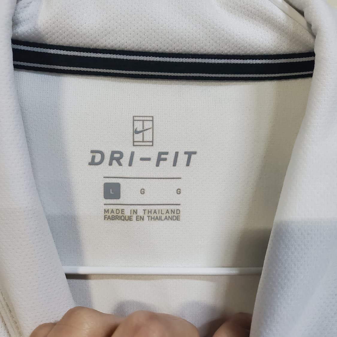 나이키 드라이핏 스우시  화이트 카라 반팔티  상품이미지4