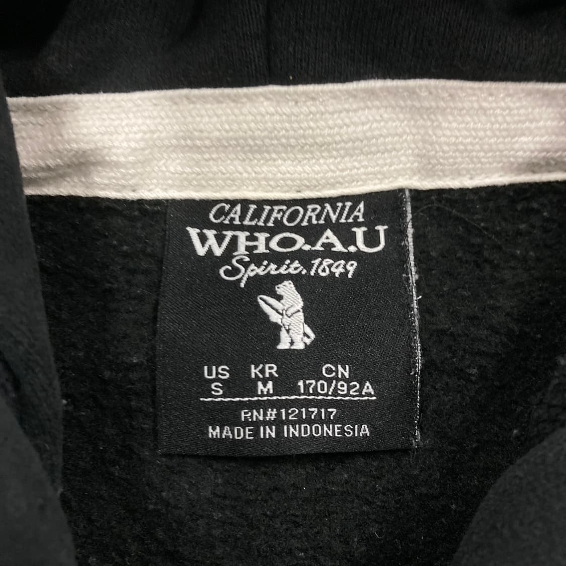 후아유 블랙 컬러 스펠아웃 빅로고 후드티 상품이미지3