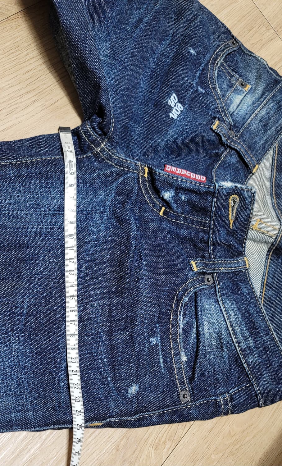 DSQUARED2 여성 D링 체인 슬림핏 데님 청바지. 상품이미지5