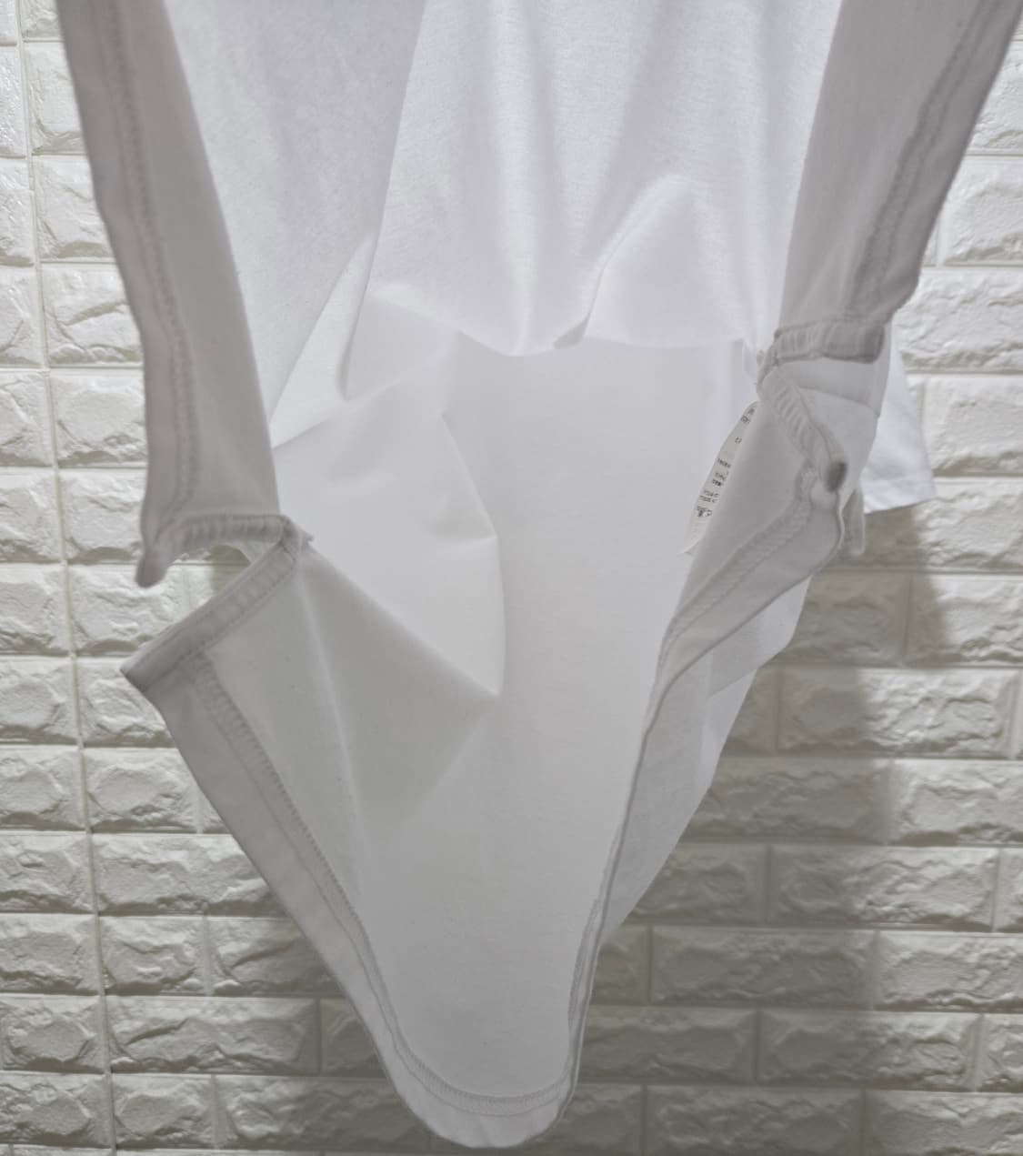 게스 스몰로고 반팔티 M 상품이미지5