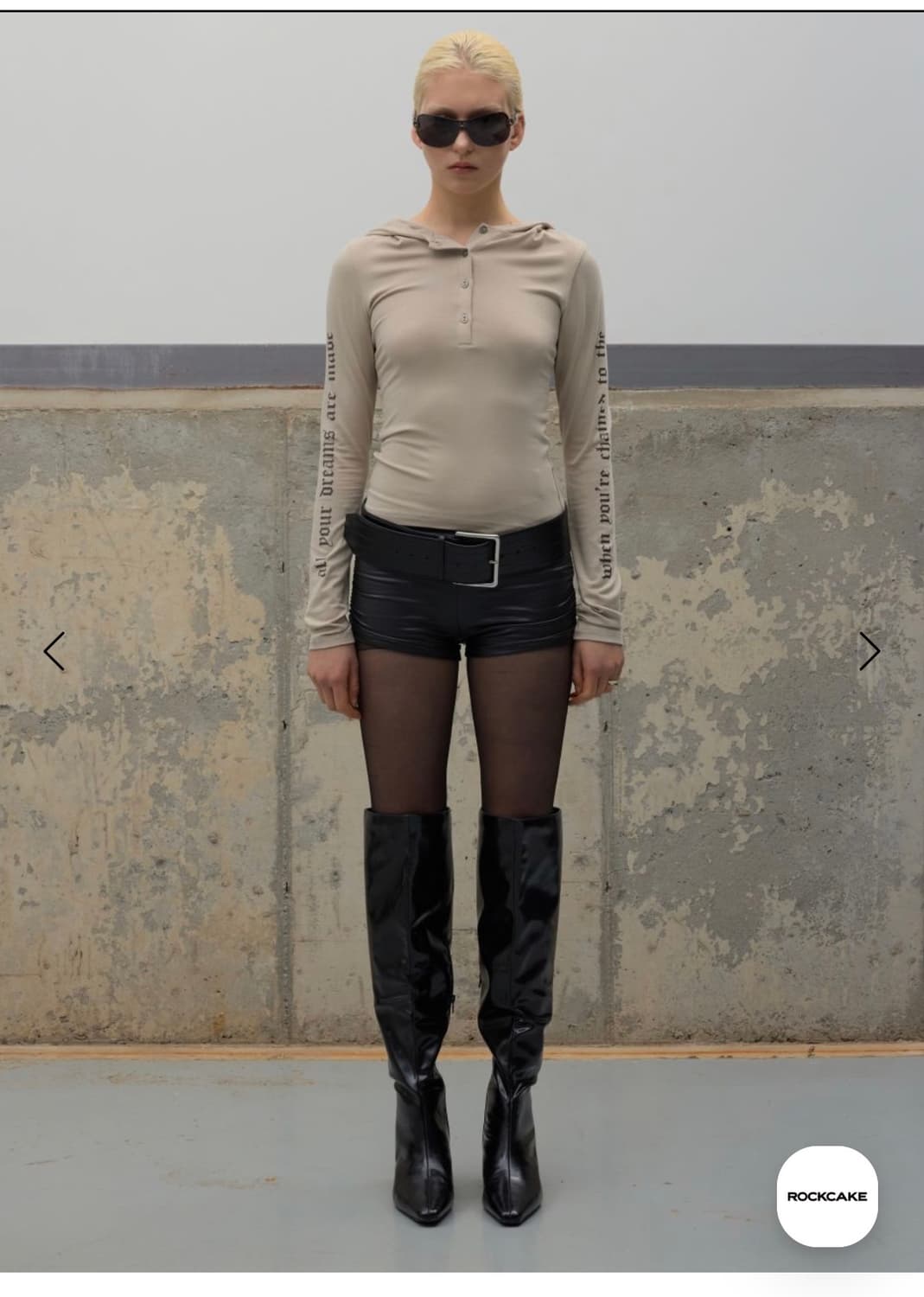 락케이크 Sleeve Lettering Hoodie 베이지 상품이미지1