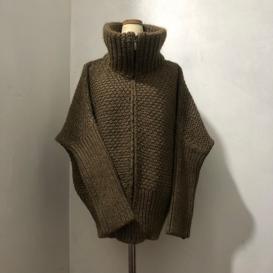 ELLEN TRACY 카키 브라운 하이넥 가오리 니트 집업 상품이미지1