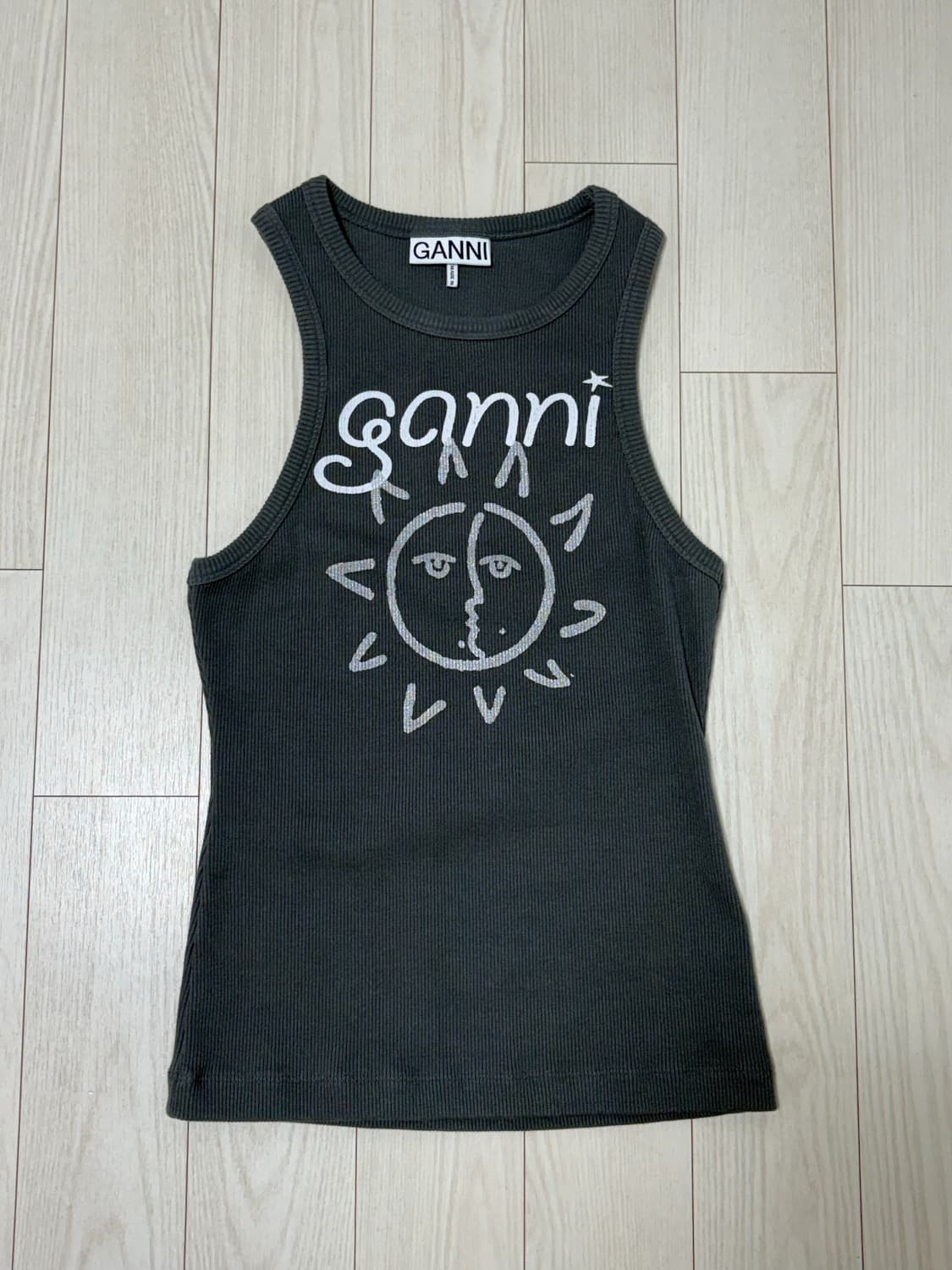 GANNI 가니 그래픽 립 썬 탱크탑 볼캐닉 애쉬 상품이미지1