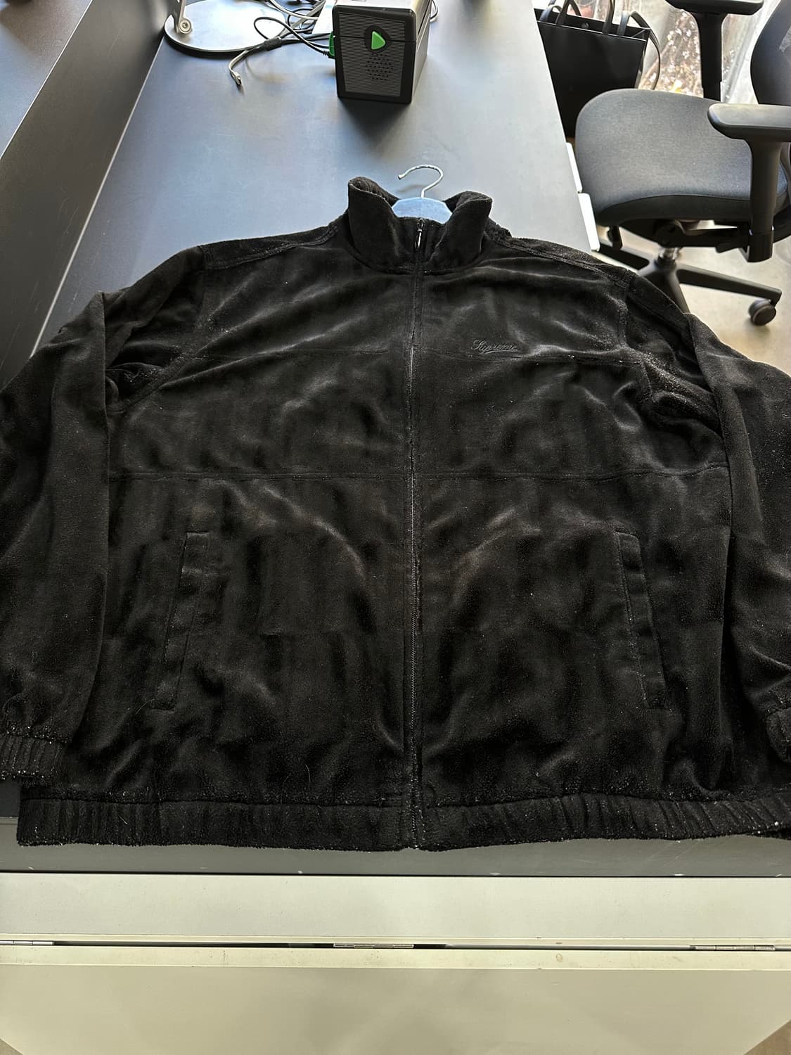 슈프림 자수로고 벨루어 트랙자켓  상품이미지4