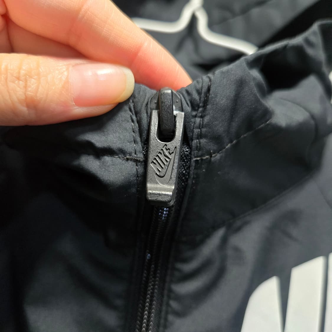 나이키 빅로고 팩커블 간절기 바람막이  블랙  상품이미지4