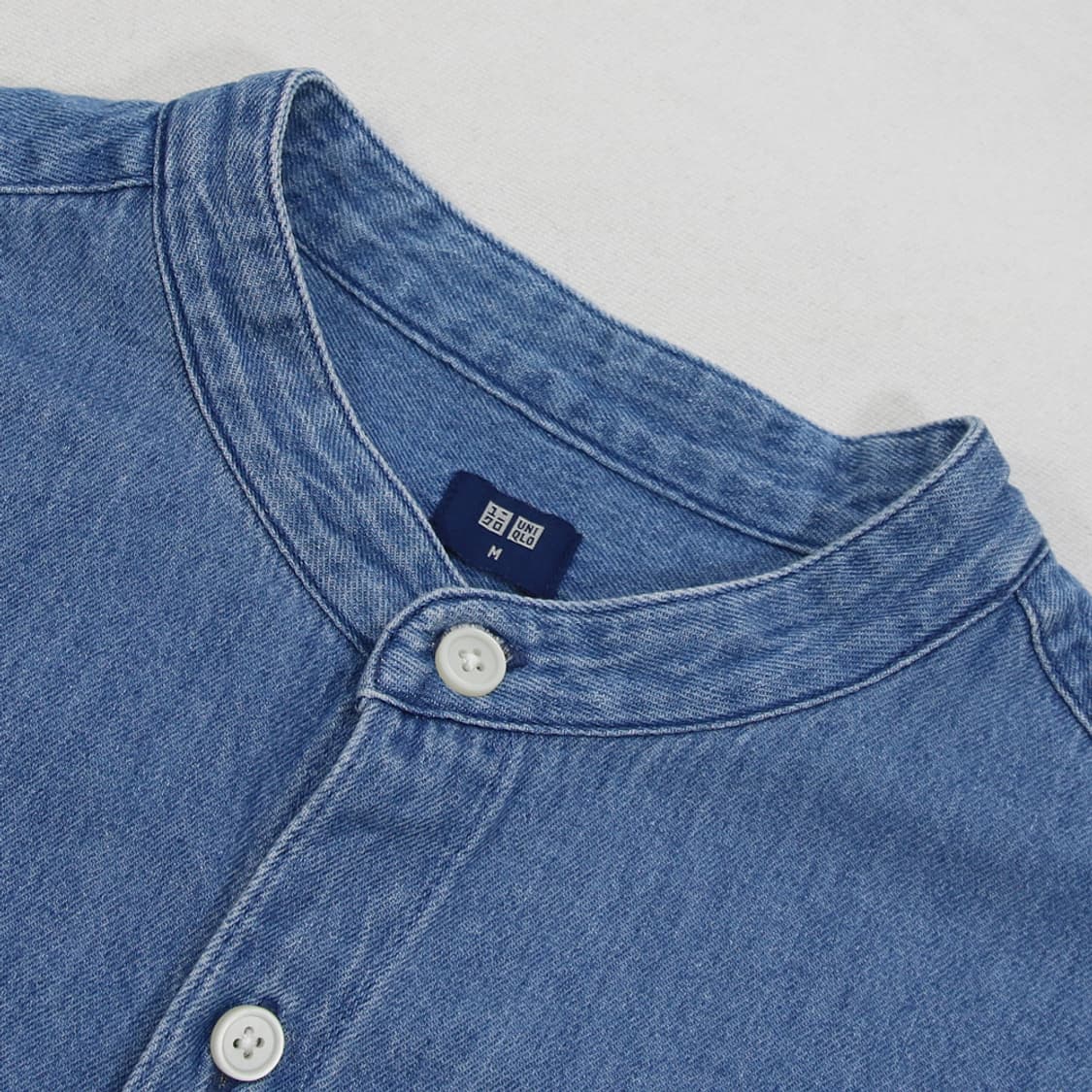 (착용컷) 유니클로 헨리넥 데님 셔츠 (남성용 100) 상품이미지5