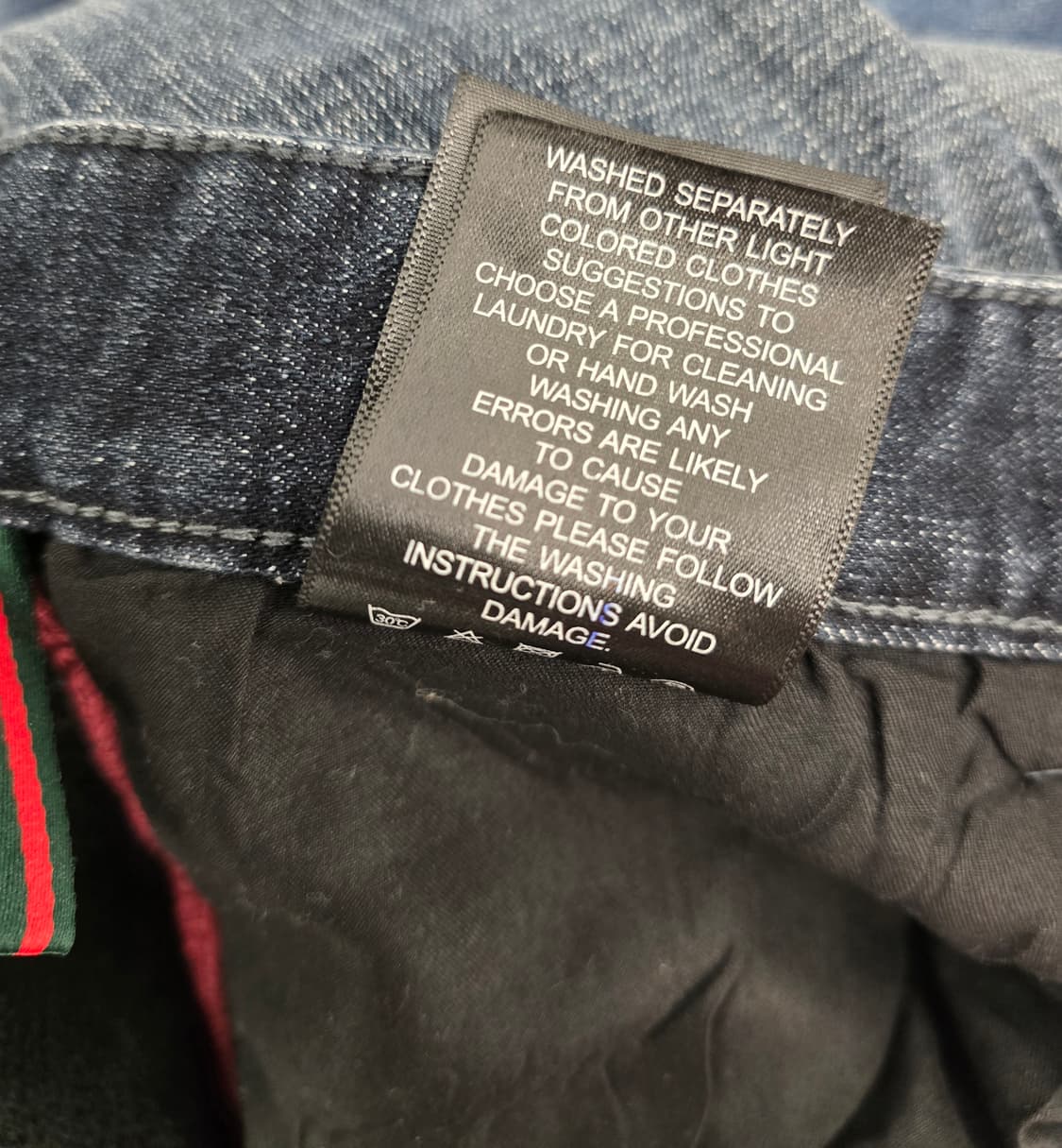 버버리 TB 모노그램 얇은기모청바지.  
싸이즈 37~38 상품이미지8