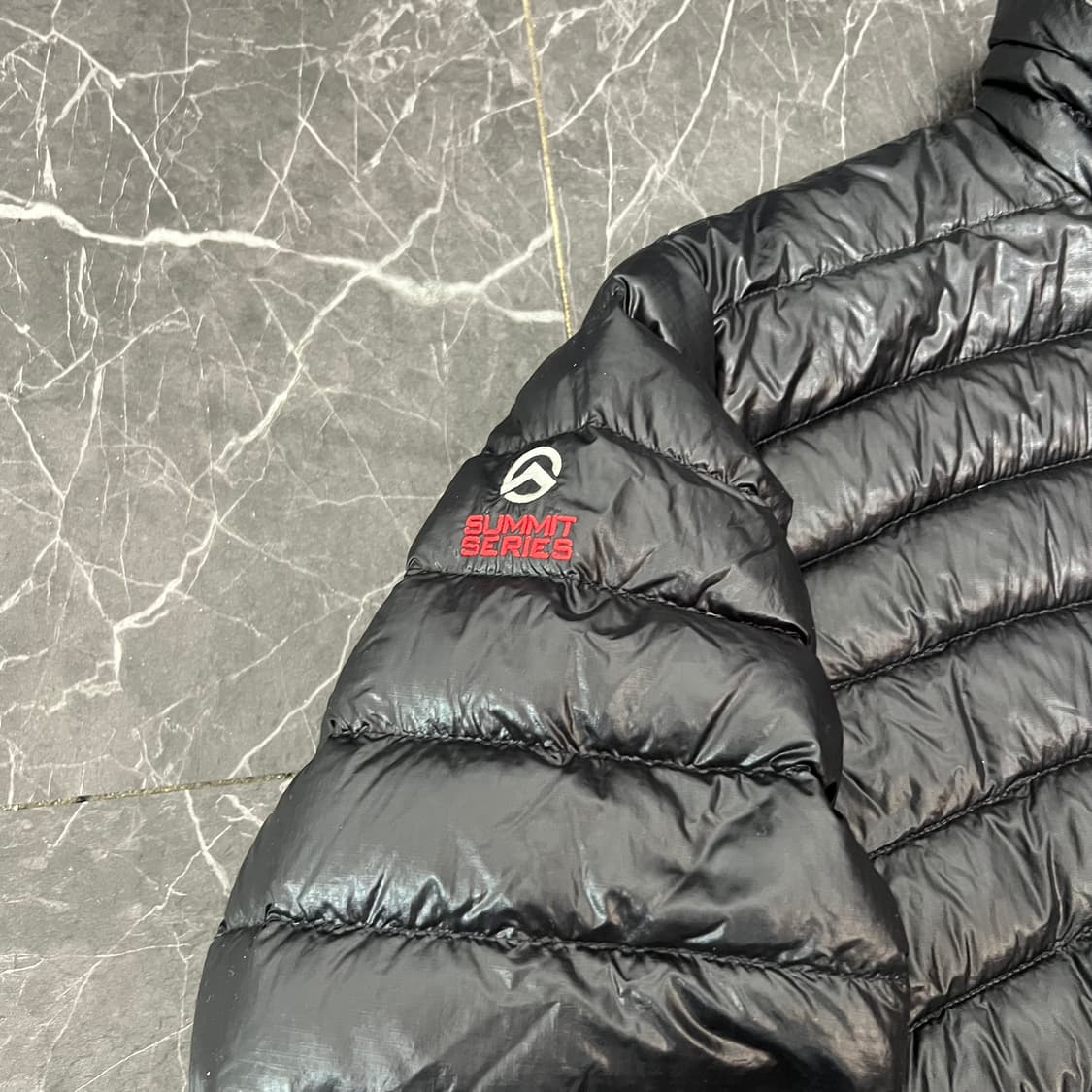 노스페이스 써밋 시리즈 경량 다운 자켓 유광 블랙 상품이미지4