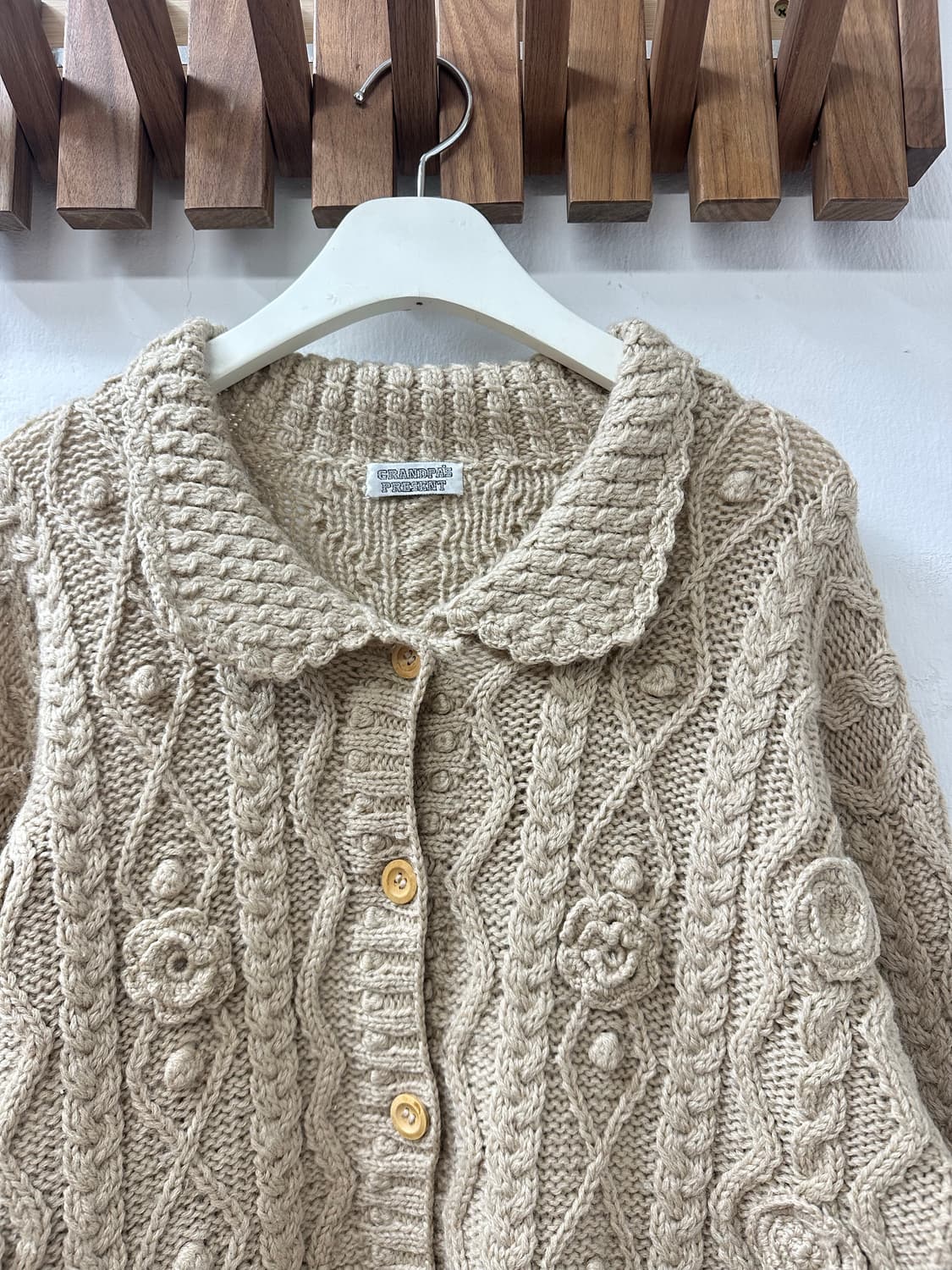 일본빈티지 울 100% 폼폼 플라워 둥근카라 니트 가디건 상품이미지2