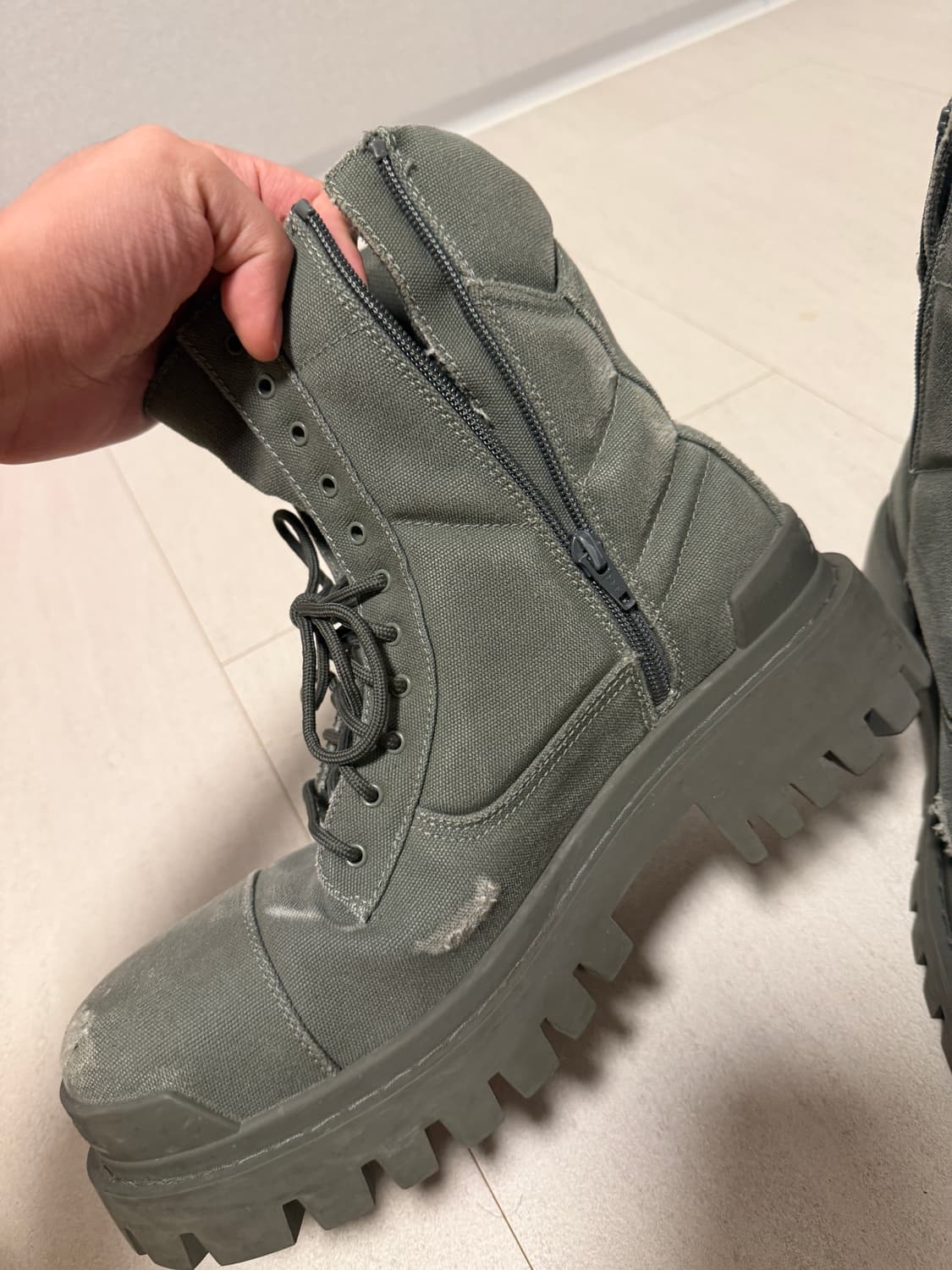 발렌시아가 컴뱃 스트라이크 부츠 상품이미지4