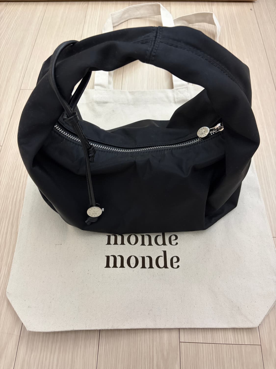 몽드몽드 Clock nylon tote bag Black 상품이미지2