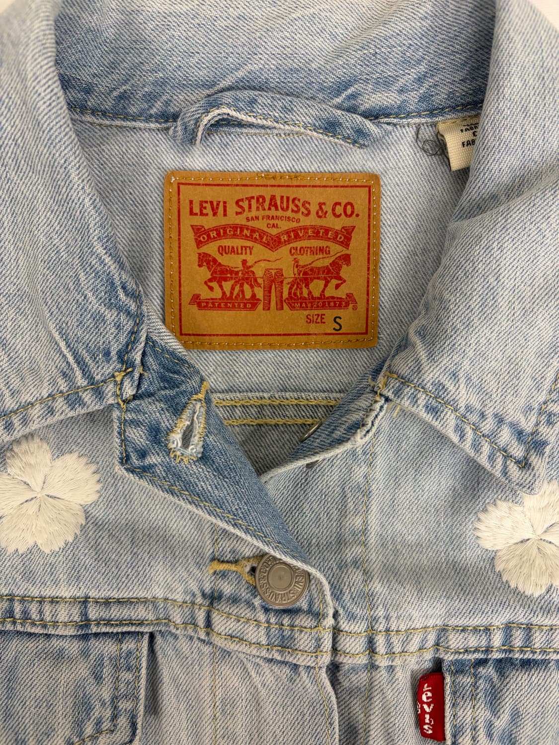[S] 리바이스 플라워 자수 연청 데님 청자켓 상품이미지2