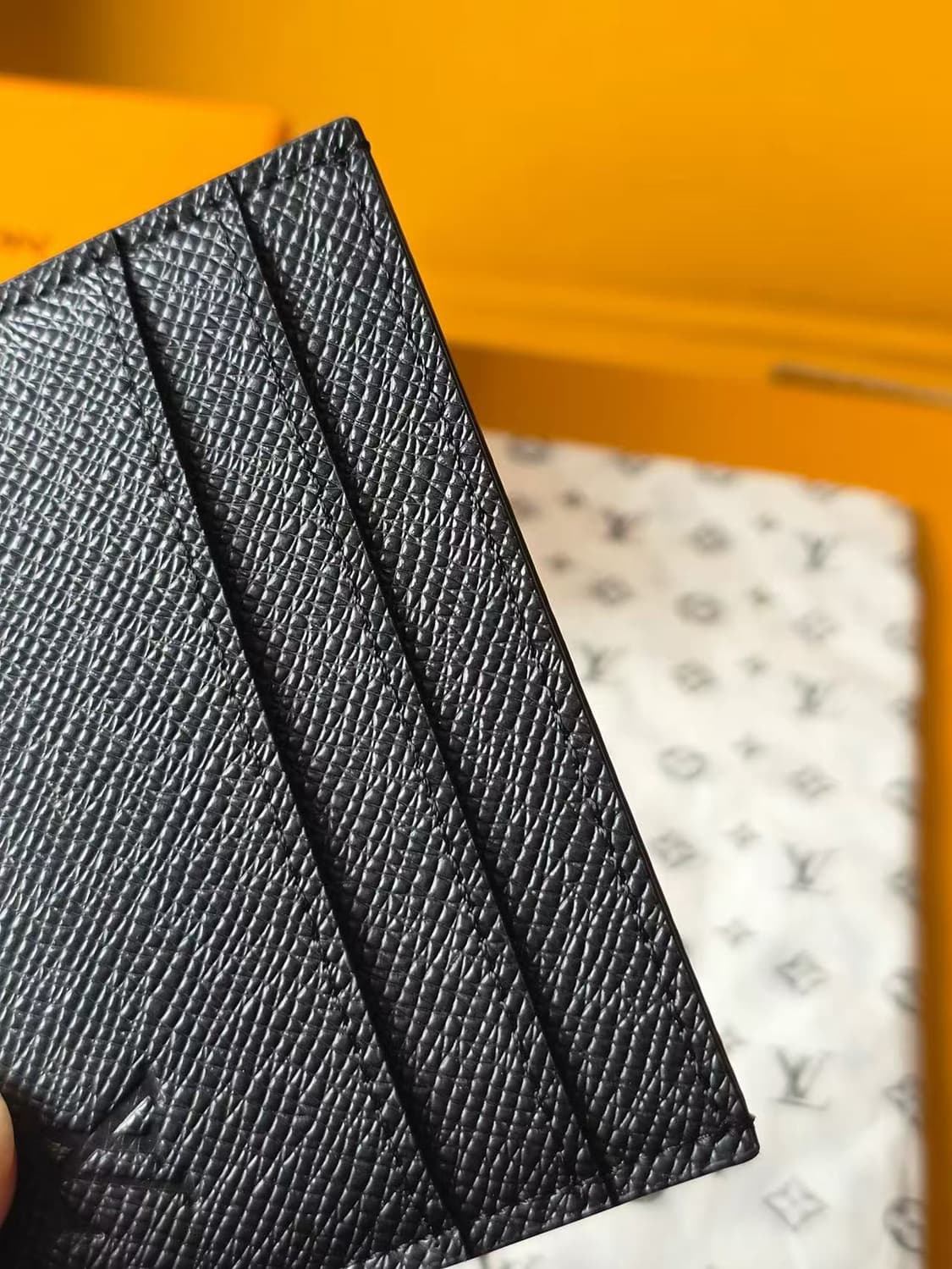 루이비통 더블 카드 홀더 타이가 블랙 상품이미지4