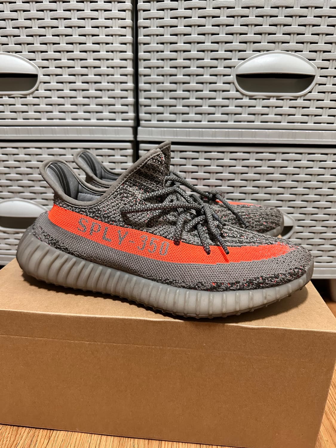 아디다스 이지 부스트 350 V2 벨루가 리플렉티브 275 상품이미지3