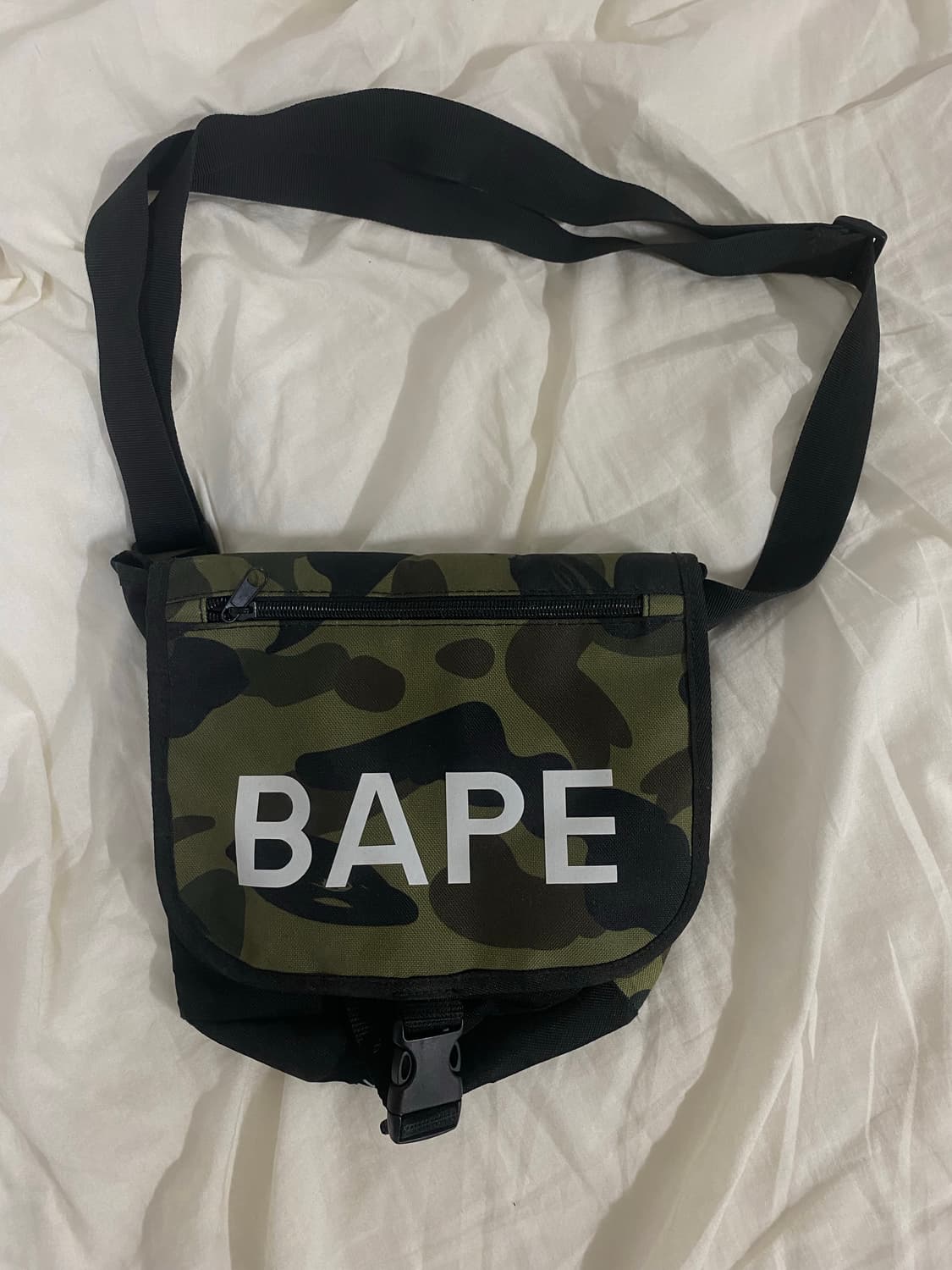 베이프 크로스백 상품이미지1