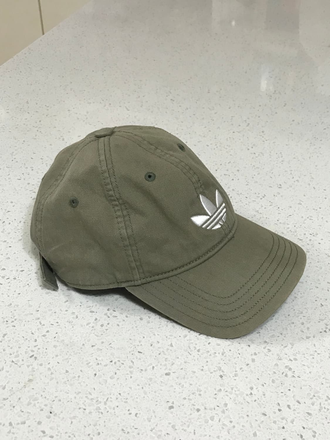 아디다스 카키 볼캡 급처🥺 상품이미지3