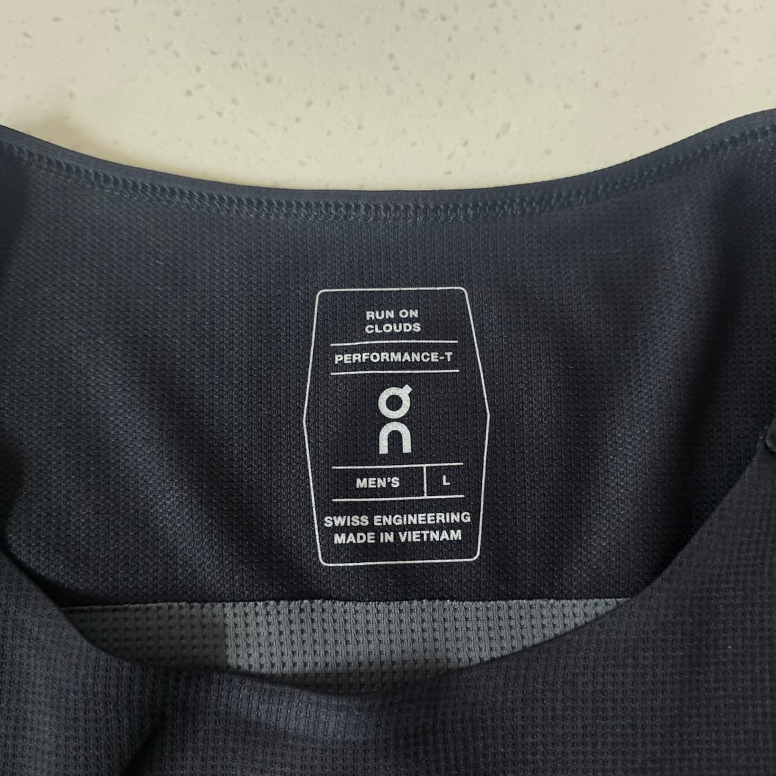 (L) 온 러닝 퍼포먼스 티셔츠 블랙 이클립스 상품이미지2