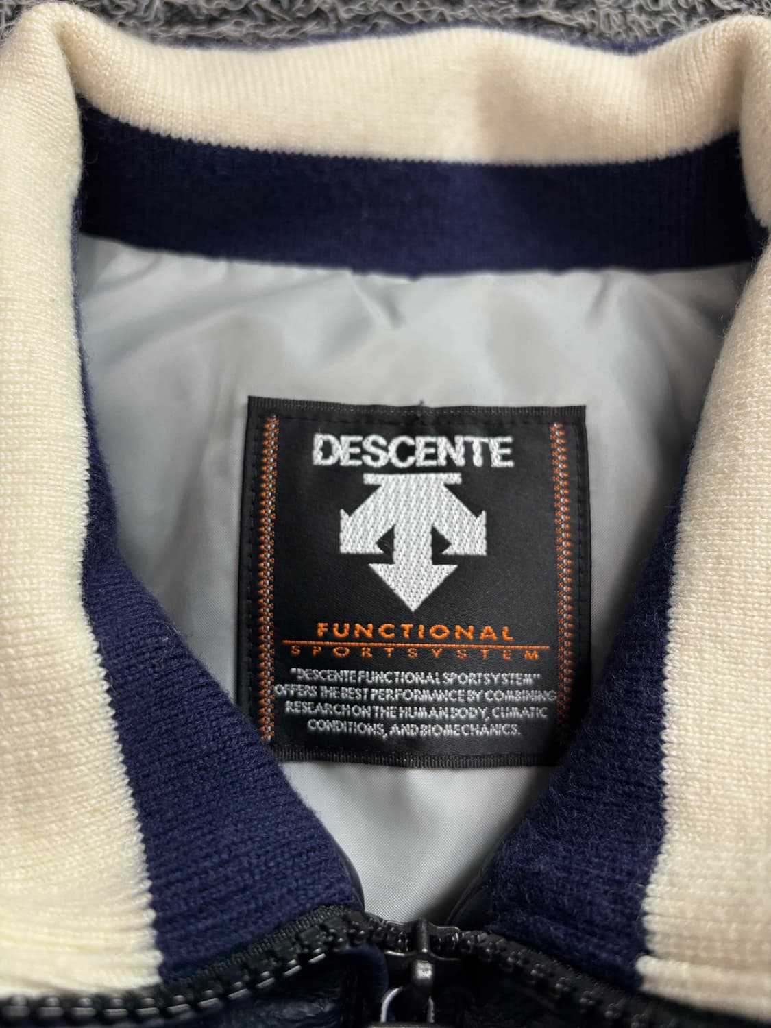 데상트 일판 오리지날 누빔 바시티 스타디움 점퍼 2115 상품이미지3