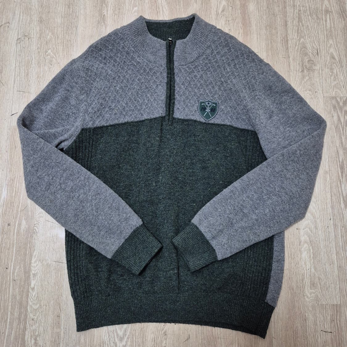 루이티크라운 골프웨어 울 헤링본 와펜 로고 반집업니트 상품이미지1