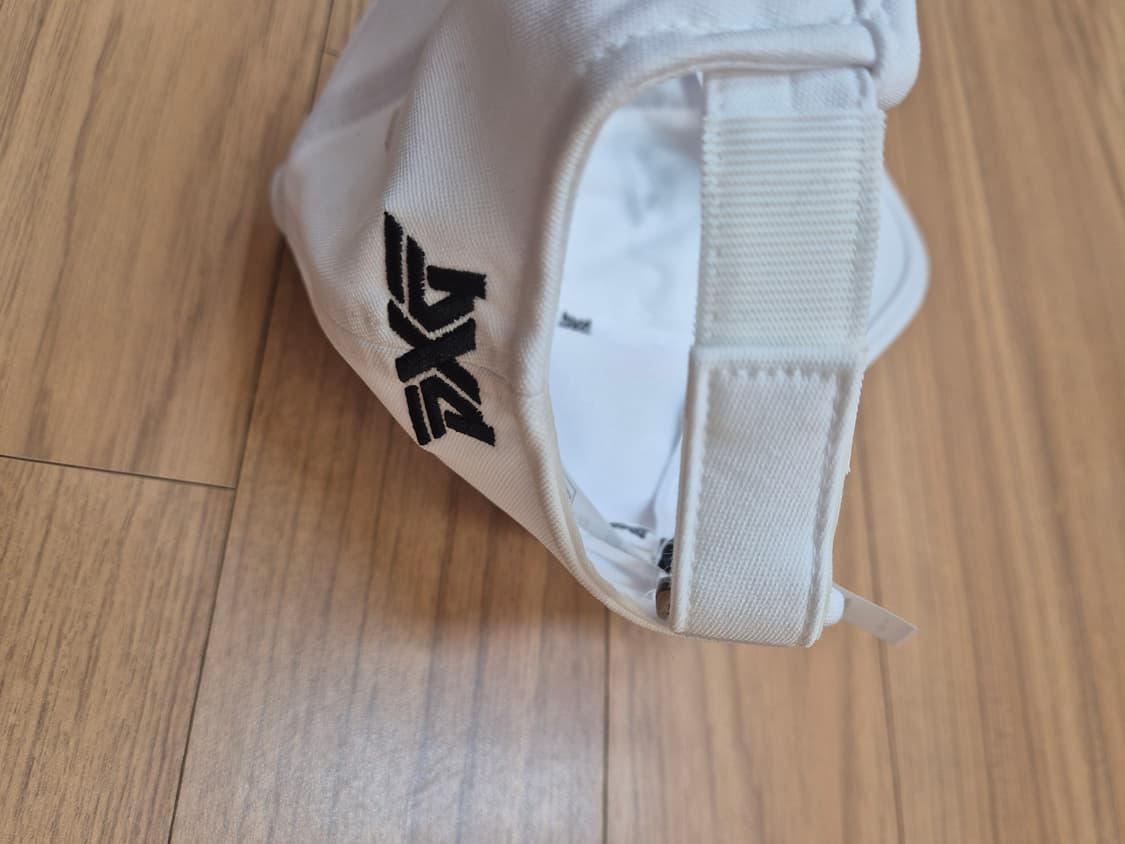 PXG 골프 볼캡 판매합니다. 흰색 바탕에 검정색 PXG 로고가 포인트입 상품이미지5