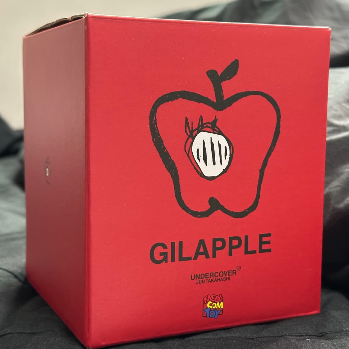 언더커버 X 메디콤토이 길애플 레드 상품이미지2