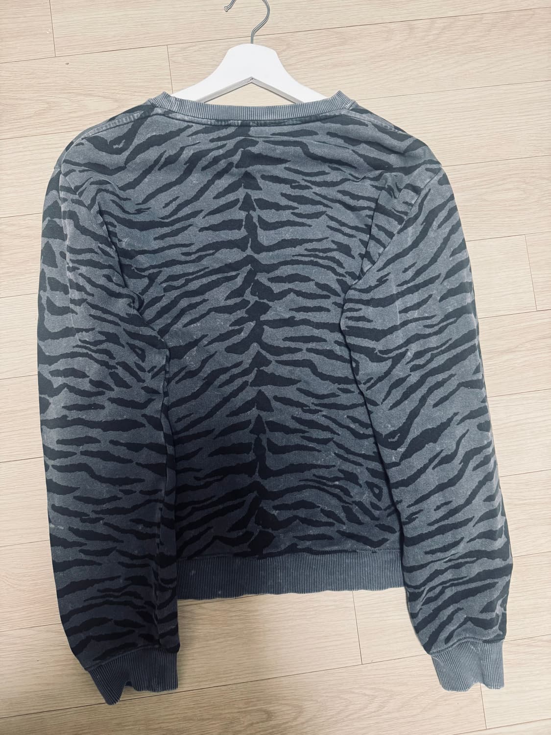 생로랑 FW2019 호랑이 프린트 스웨트셔츠 상품이미지2