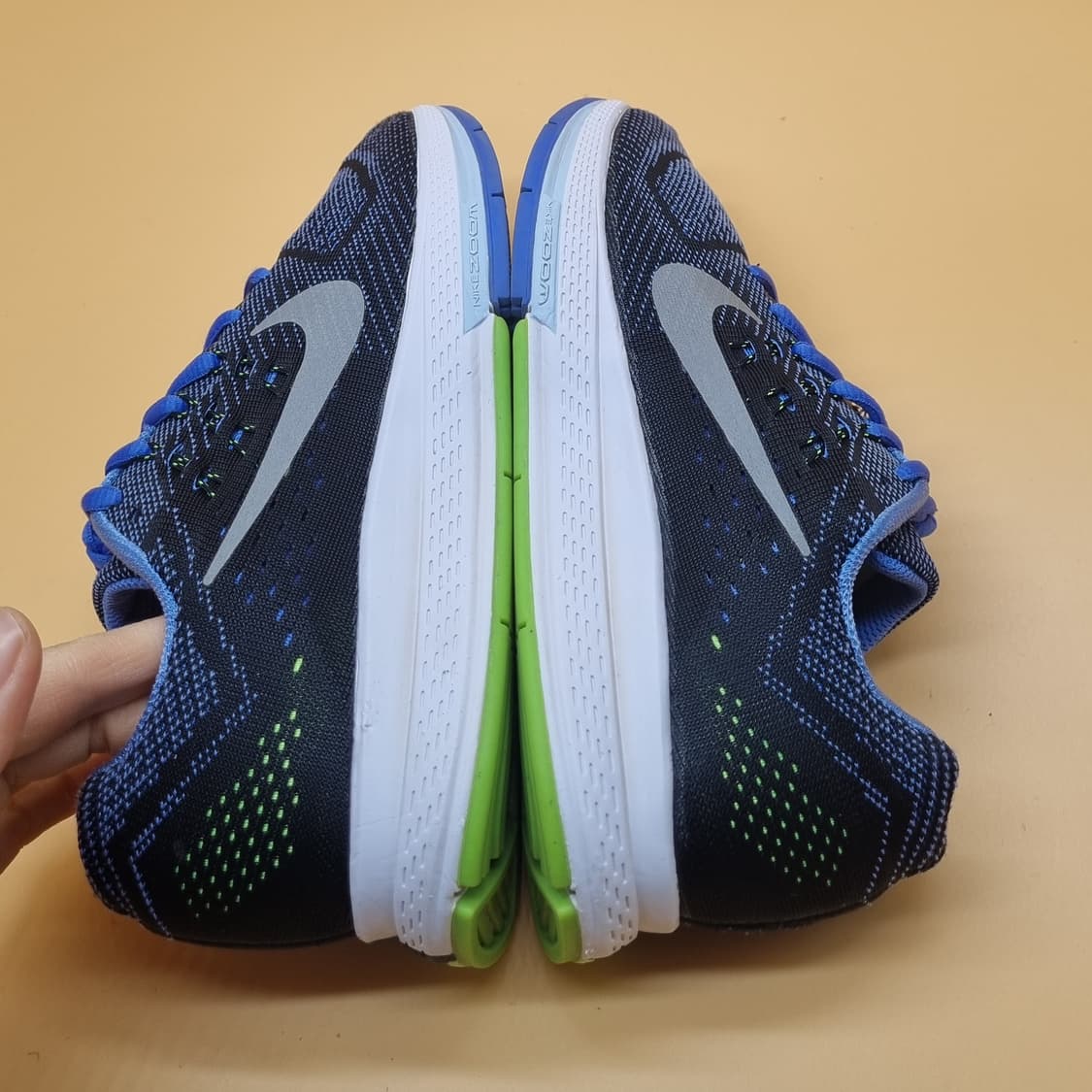 나이키 에어줌 스트럭쳐18 여성런닝화230  상품이미지5