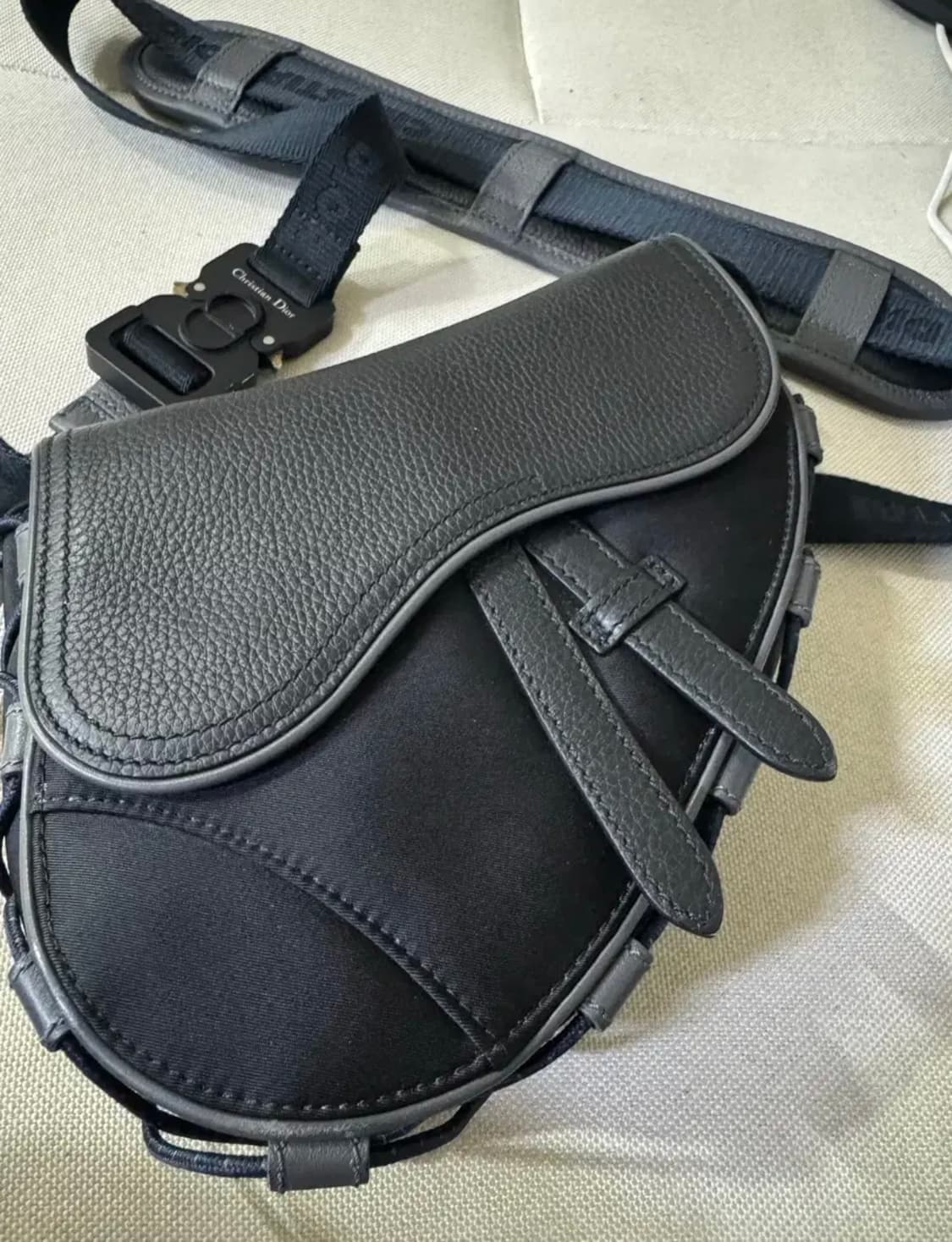 디올X사카이 새들백 판매합니다. 상품이미지2