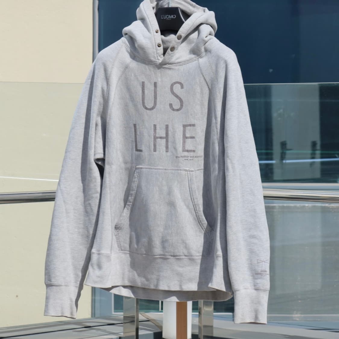 엔지니어드 가먼츠 그레이 레터링 후드 상품이미지1