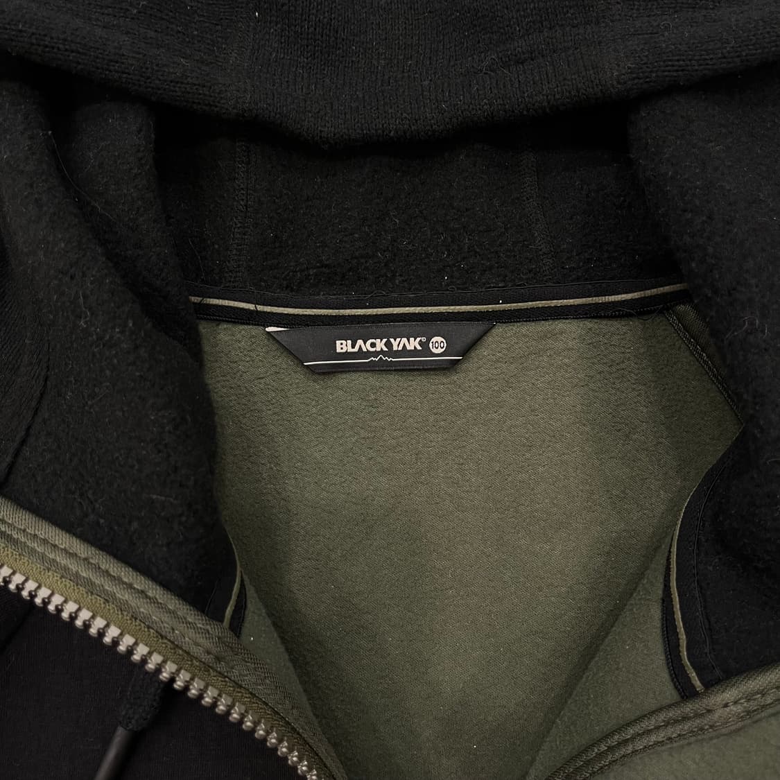 100 블랙야크 블랙 후드 집업 상품이미지4