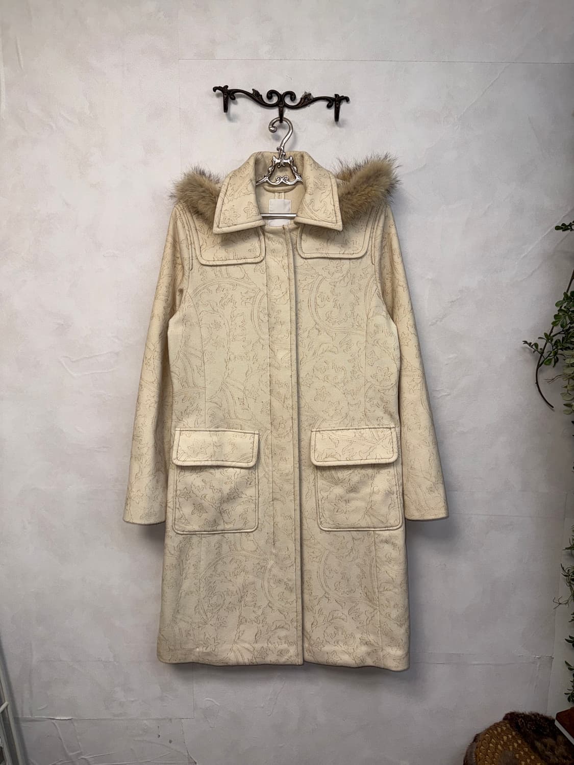 ESCADA ivory oriental wool coyote fur 코트 상품이미지1