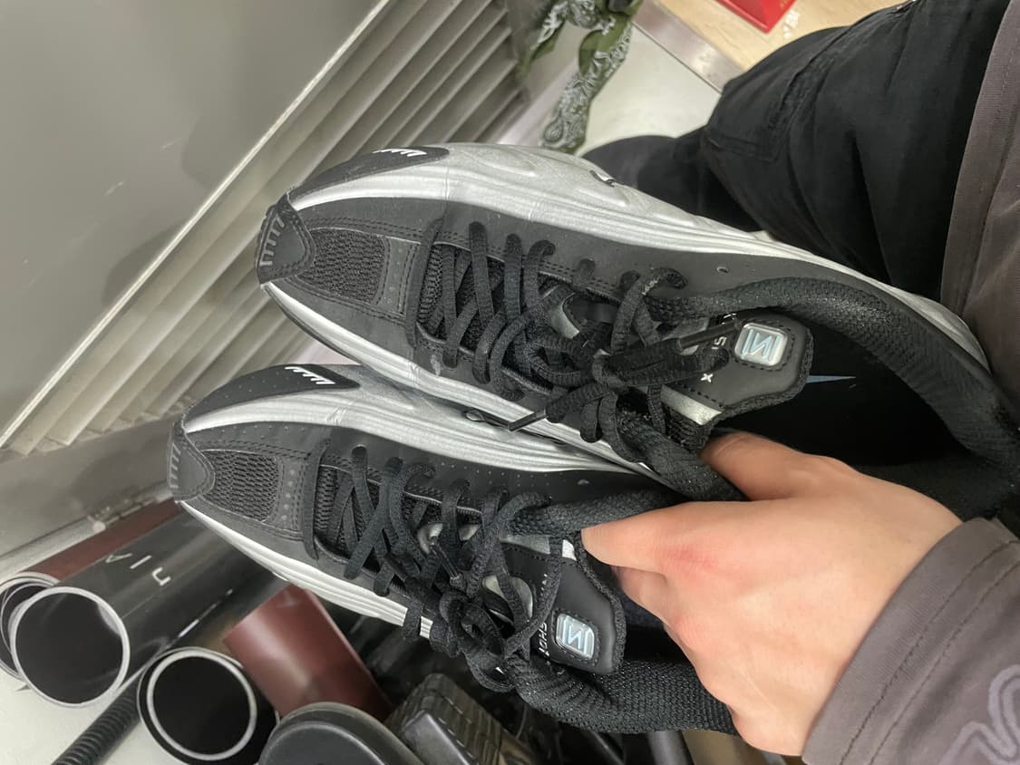 나이키 샥스 R4 메탈릭 실버 블랙 275 상품이미지3
