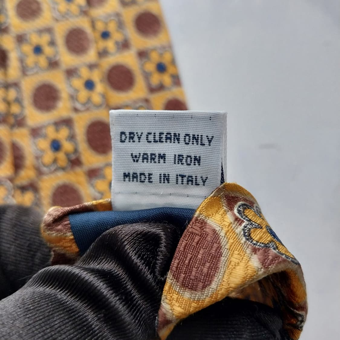 지방시 실크 진노랑 플라워 패턴 넥타이 9.5cm A+등급 K1470

 상품이미지10