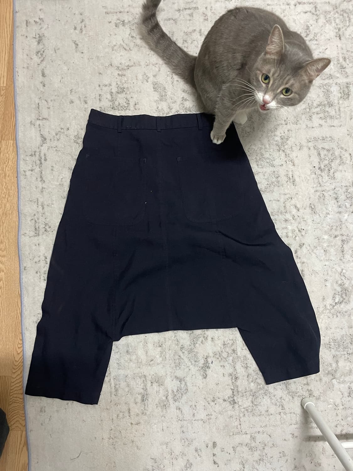 꼼데가르송 미디팬츠 xs사이즈 상품이미지3