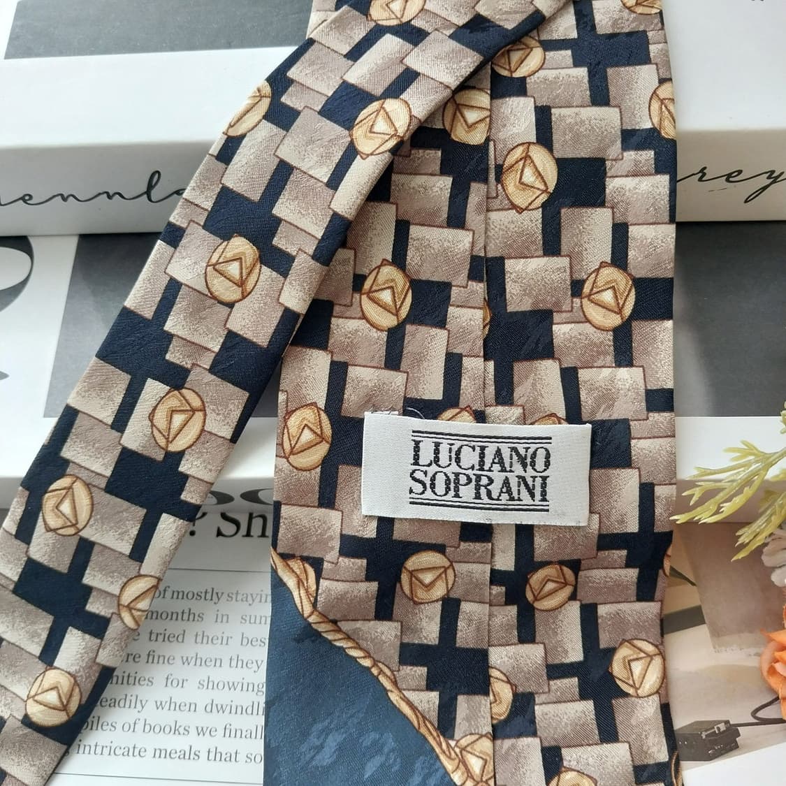 루치아노 소프라니 네이비 패턴 넥타이 9.6cm A+등급 K2528
 상품이미지5