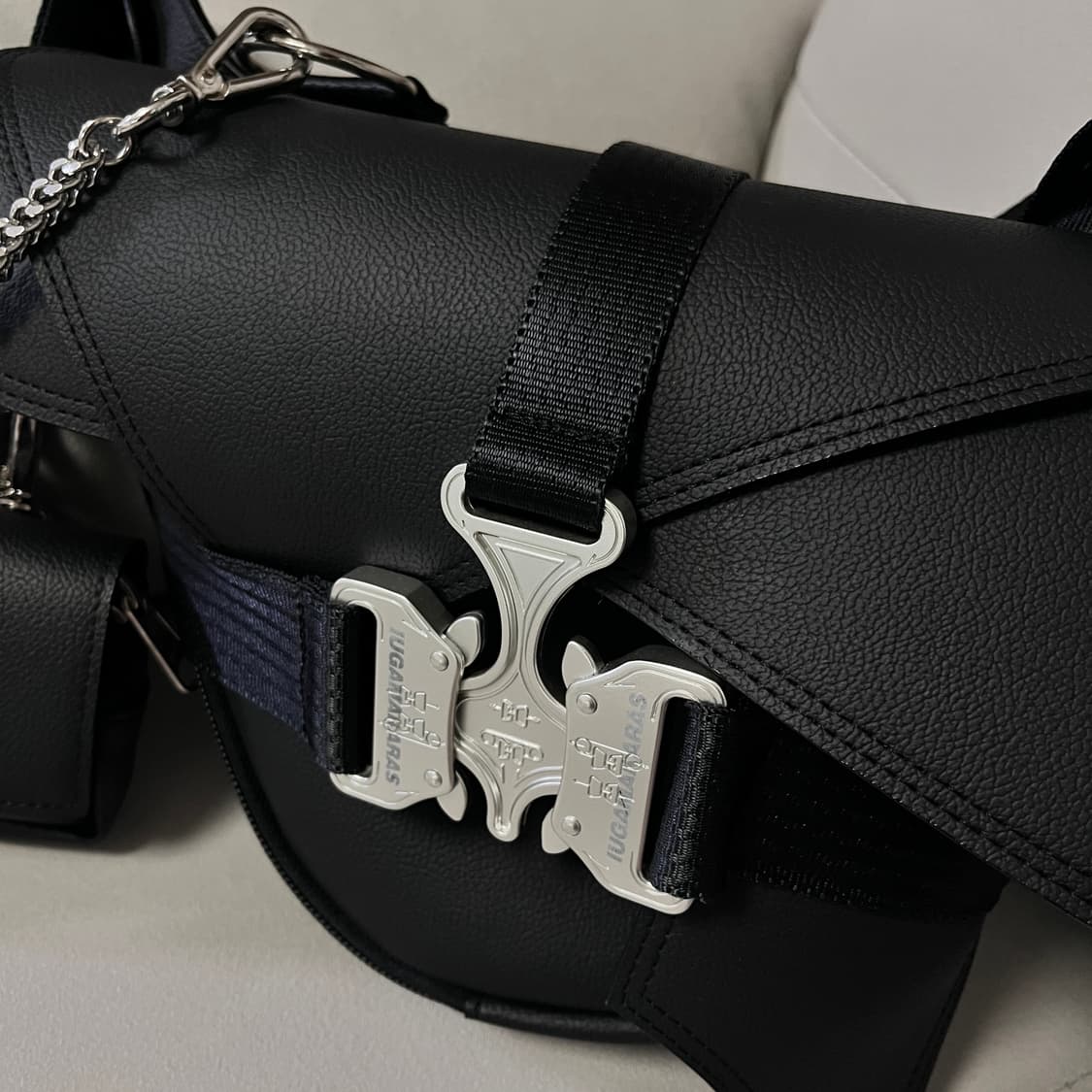 이우가마카라스 Triple Covered Crow Buckle Bag 상품이미지2